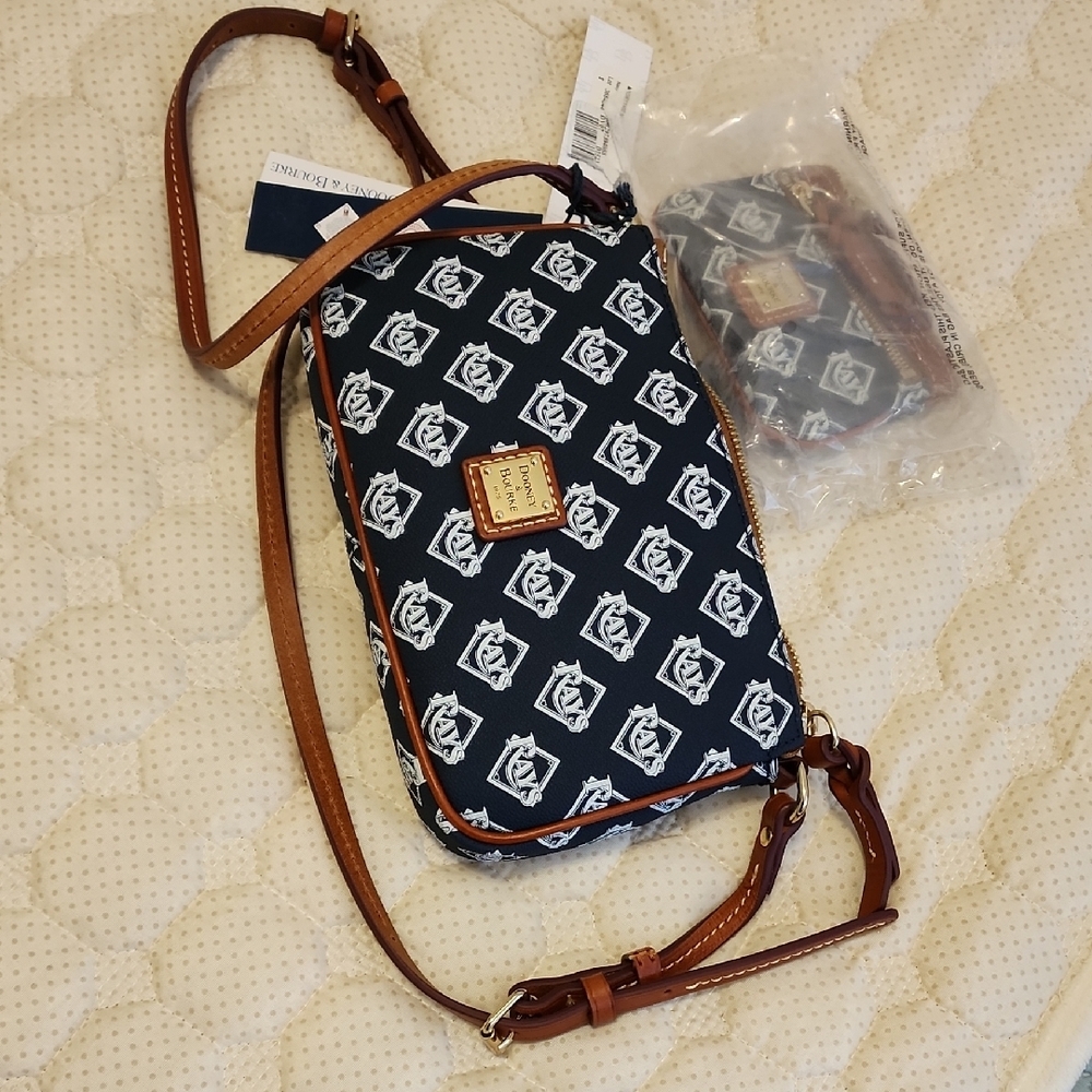 Tampa Bay Rays Dooney & Bourke Top Zip Crossbody Purse - Picture 1 of 12